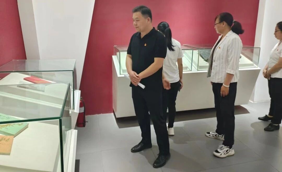 咨询院开展“传承红色精神 凝聚奋进力量”主题党日活动